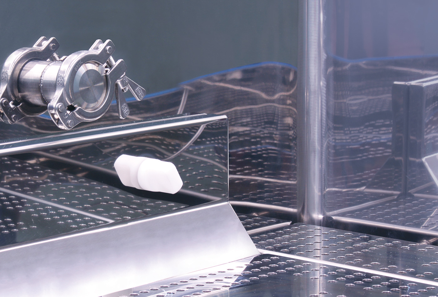 Sterility test isolator - Equipment